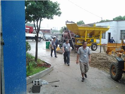 搅拌拖泵试机图1