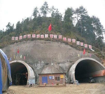 微型混凝土泵，四川松潘隧道施工纪实